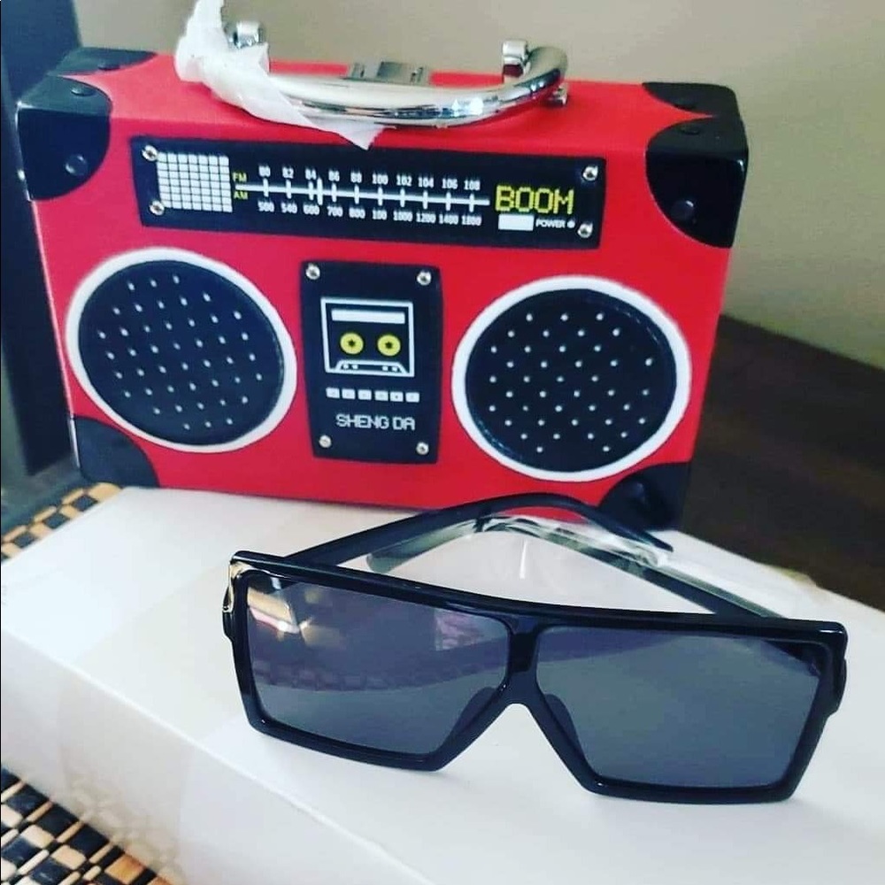 Radio cross body bag with glasses